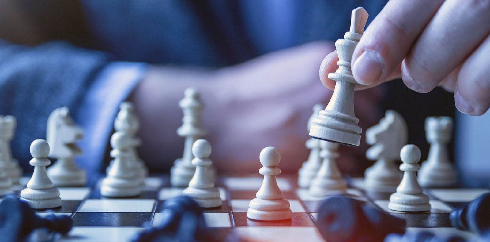 Decyzje w największych firmach: czy na pewno zawsze leci z nami pilot?