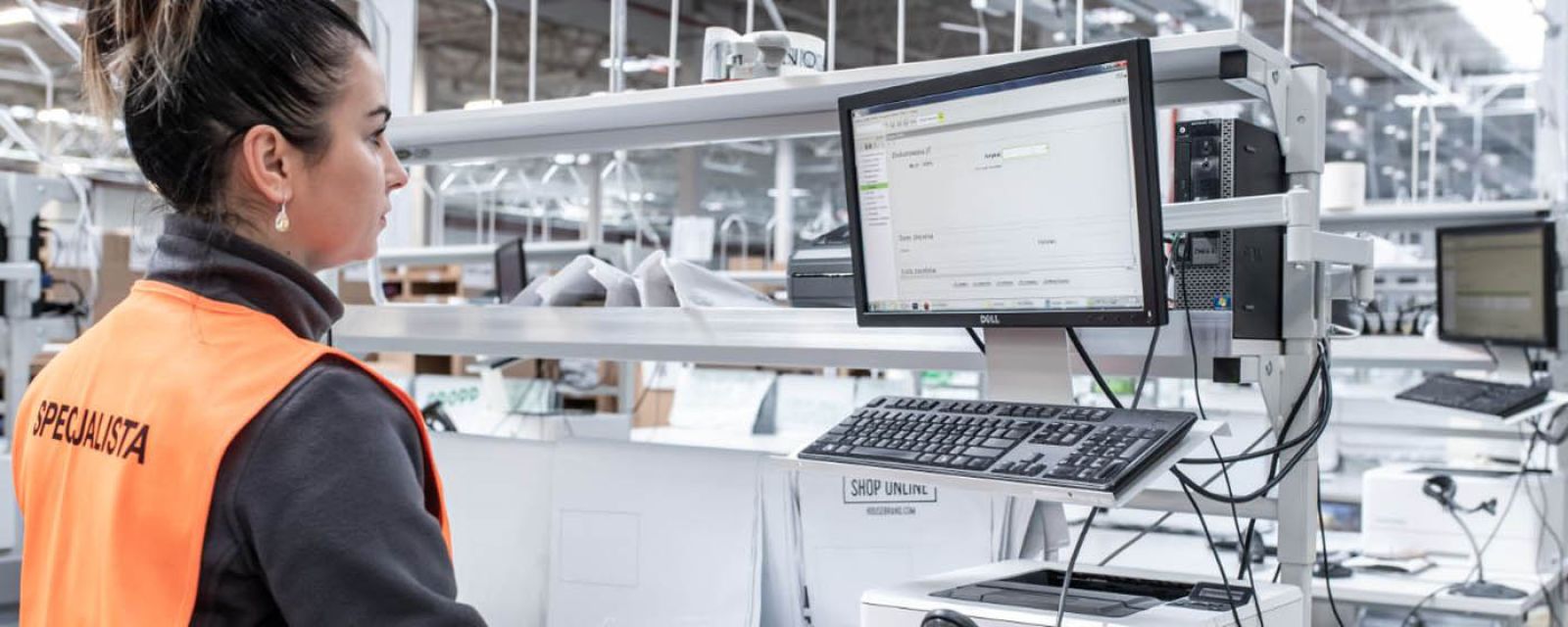 Algorytmy sztucznej inteligencji w magazynach e-commerce LPP