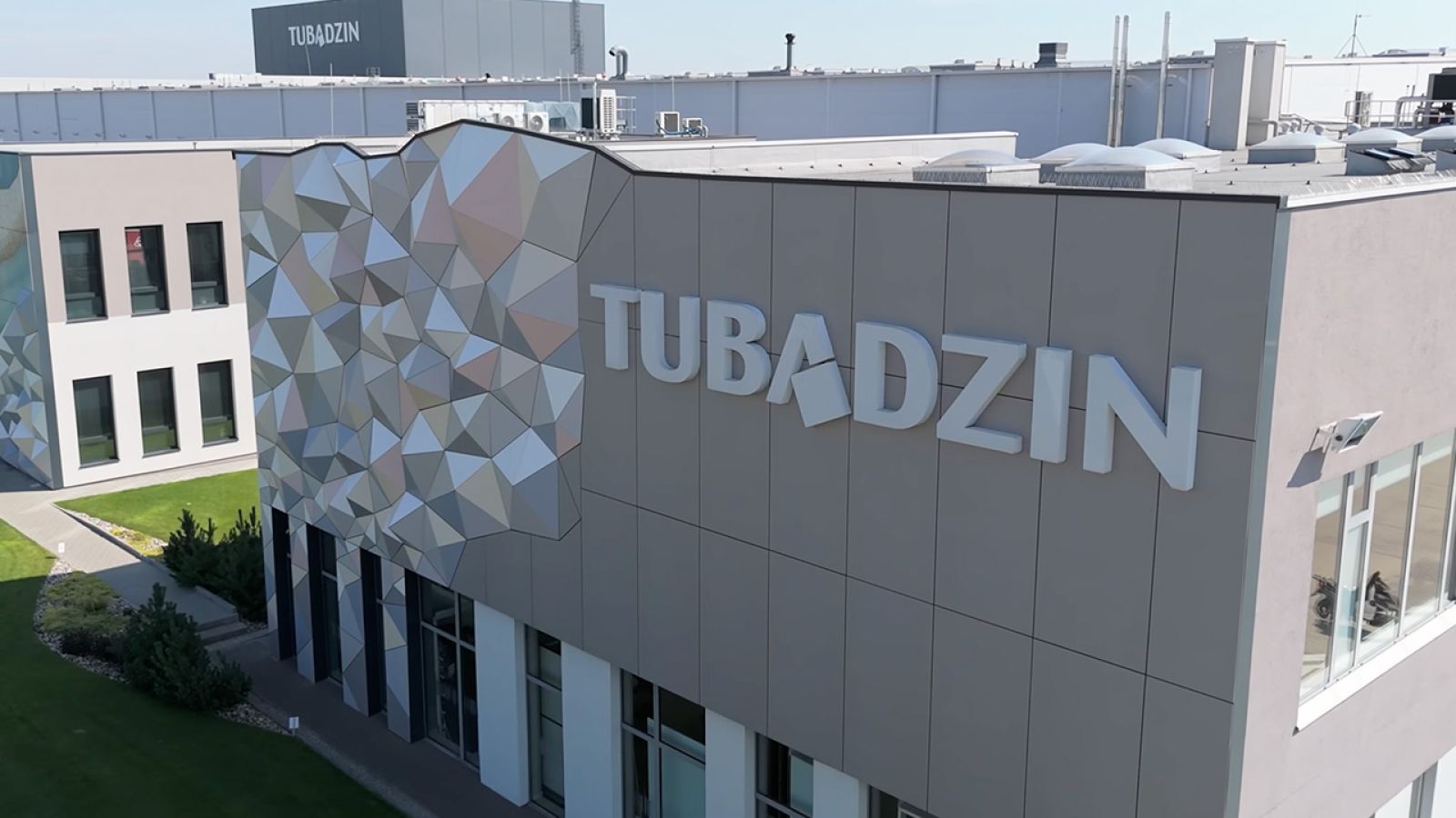 Jak Qguar WMS i Qguar MFC podwoiły wydajność centrum logistycznego Grupy Tubądzin