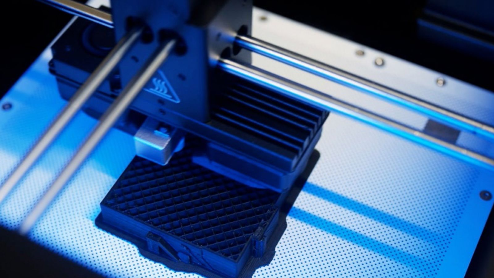 Polskie firmy przemysłowe stawiają na technologie, ale sztuczną inteligencję wdrażają ostrożnie