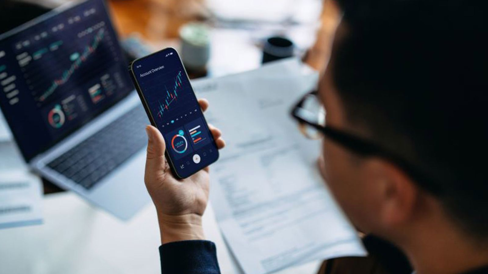 Sektor bankowy wyprzedza inne branże we wdrażaniu GenAI